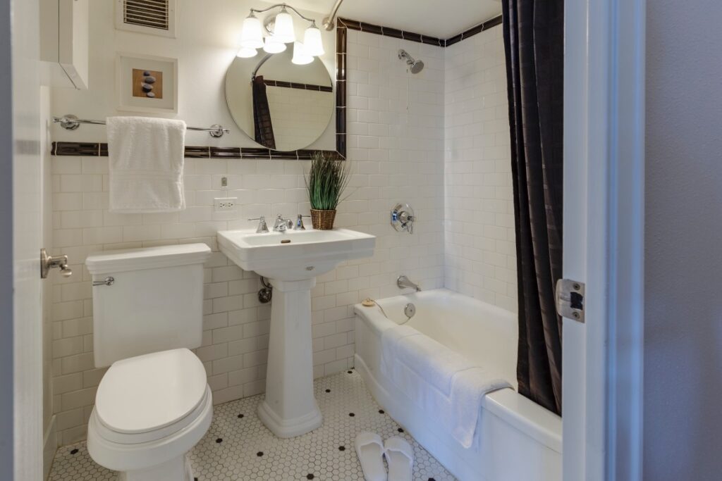 Pedestal sink on bathroom with toilet and tub