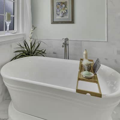 White bath tub with silver faucet