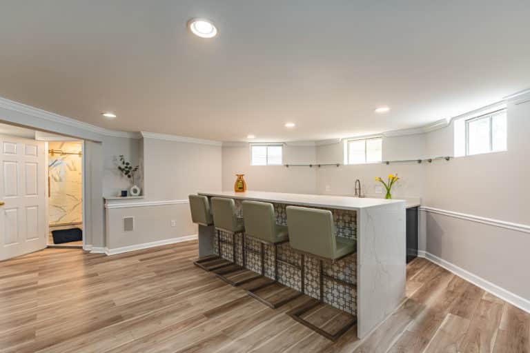 Basement bar with island and white countertop