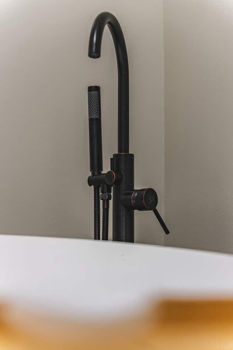 Black Tub hardware