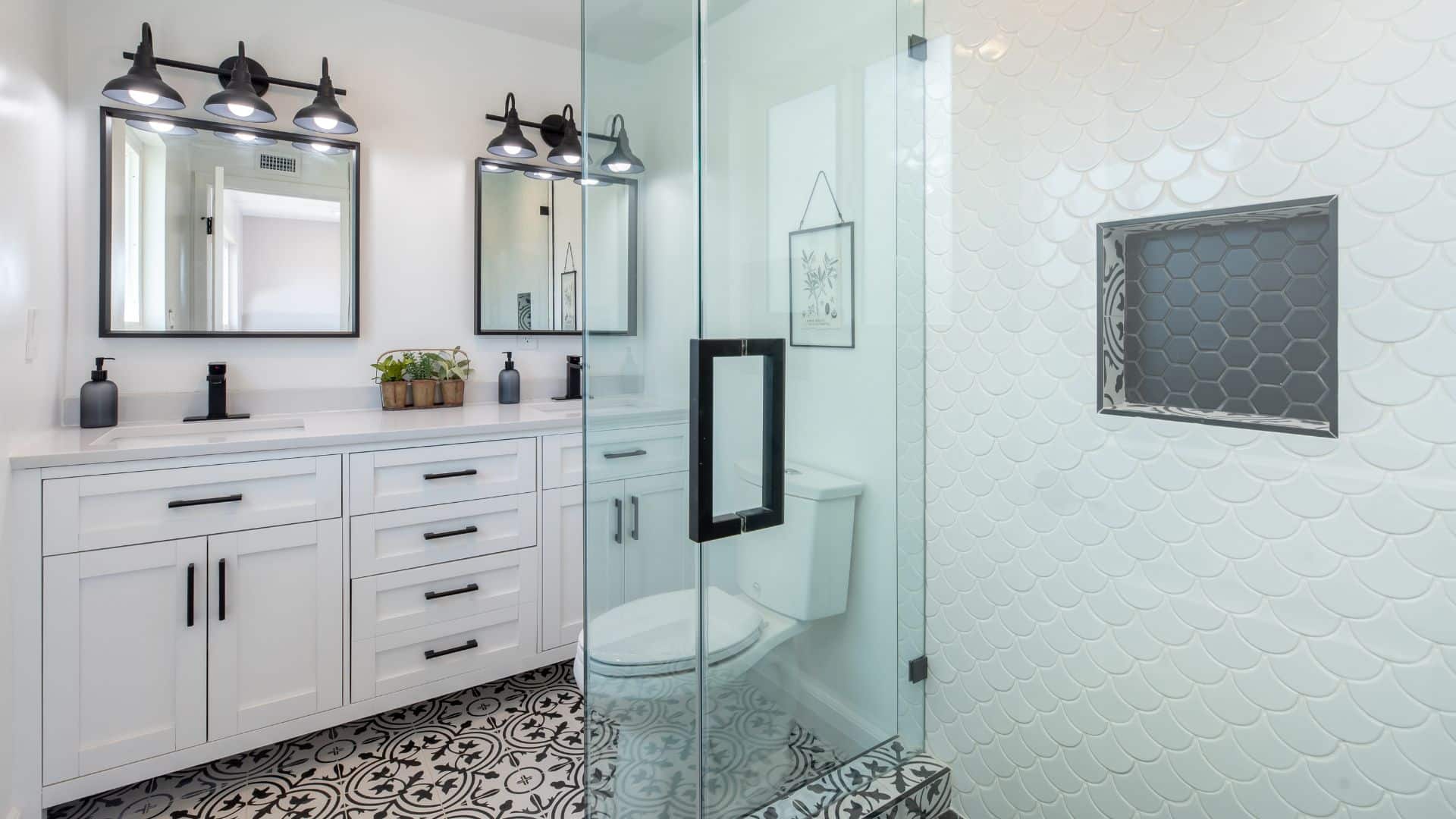 Small bathroom style with shaker vanities, toilet and shower