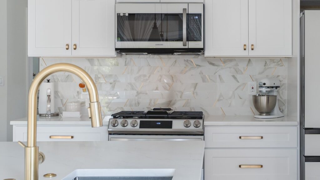 White kitchen in Bumpass VA with white elegant backsplash