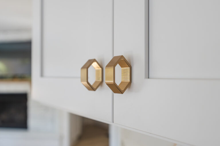 White shaker cabinet with gold handles