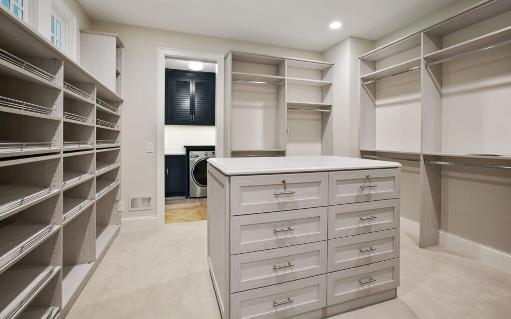 Small Closet Solutions: Maximize Storage in Tight Spaces